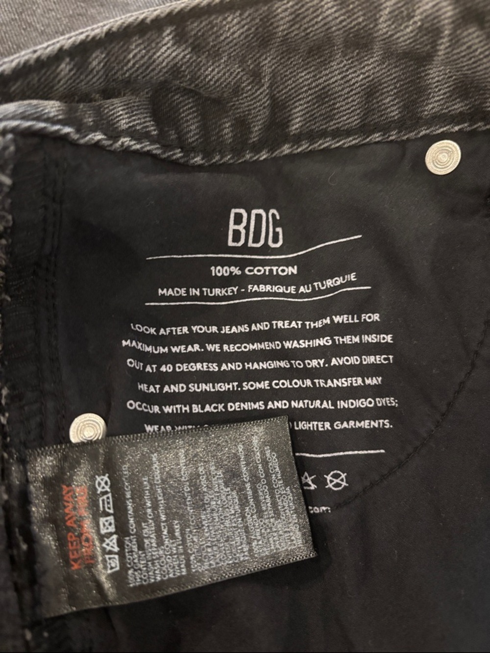 BDG Urban Outfitters Washed Black Mom Jeans Denim 100% Cotton W 28 L 32 - Picture 5 of 7